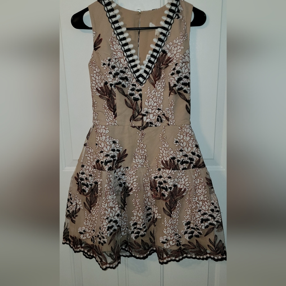 Brand New With Tags, Never Worn. Size XS. Beautiful Lace and Embroidery Design